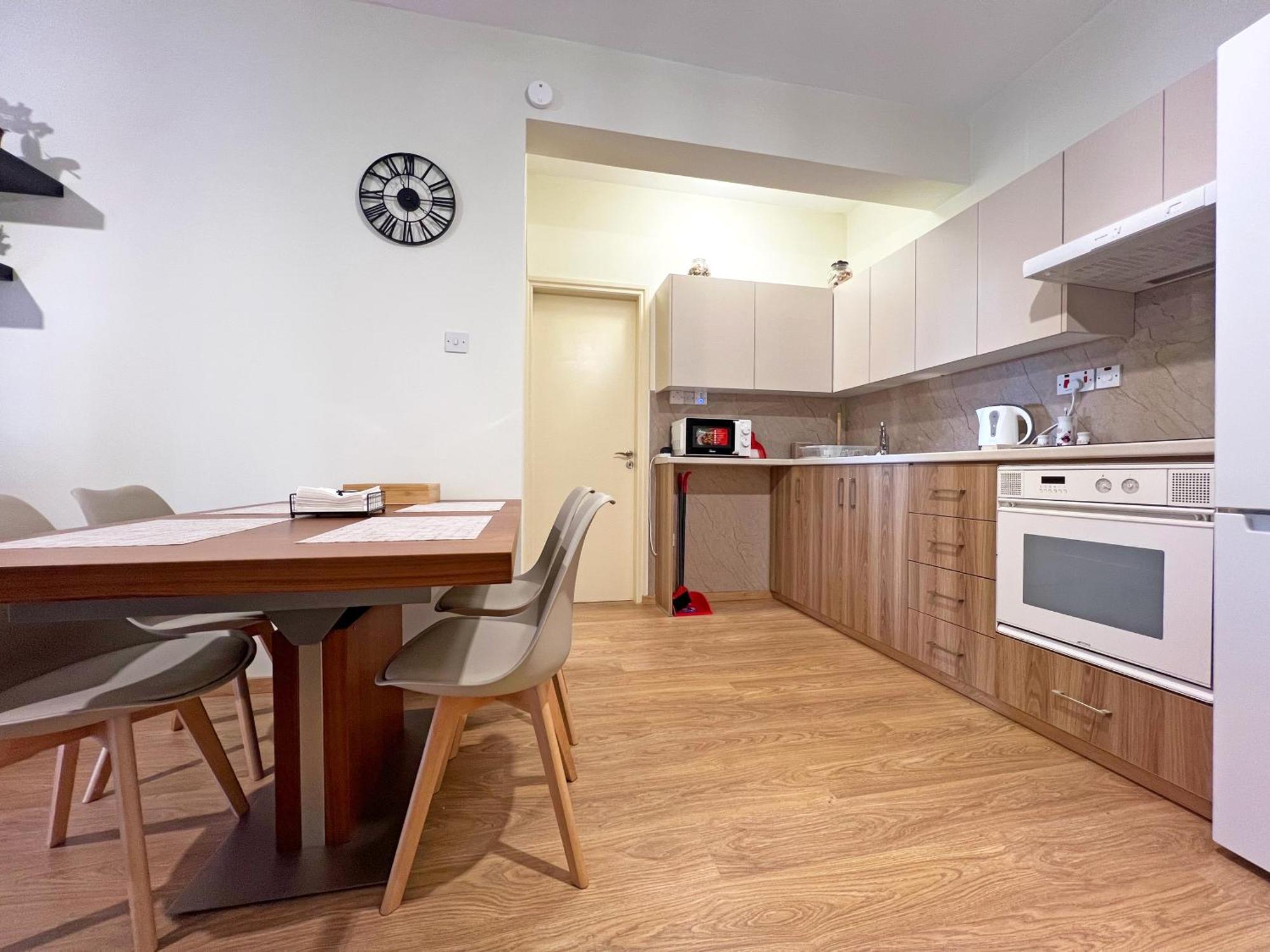 Albert'S Apartment Mackenzie 001 拉纳卡 外观 照片